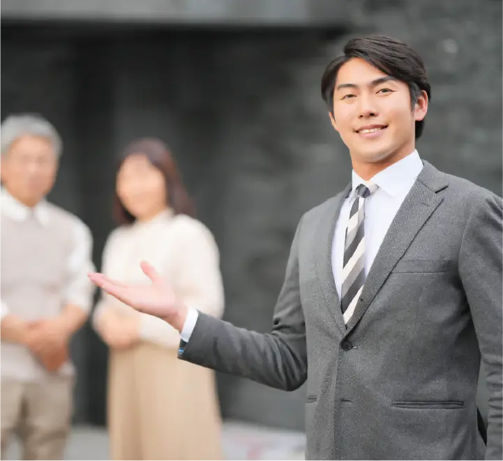 スーツ姿の男性